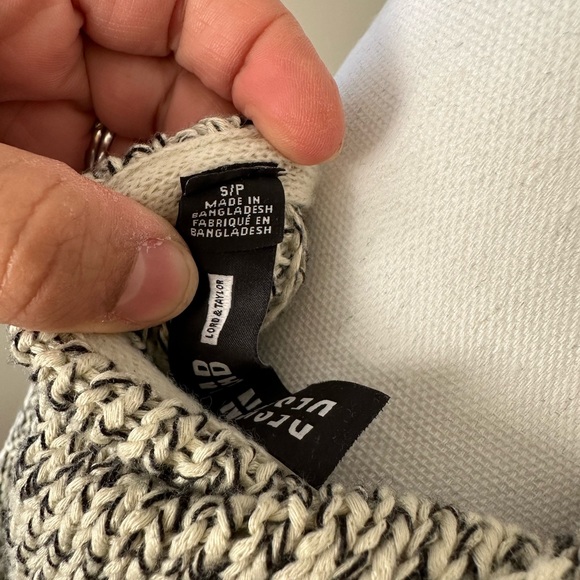 Design Lab sweater Hoodie - Picture 5 of 6